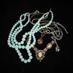 618679 Pearl necklace